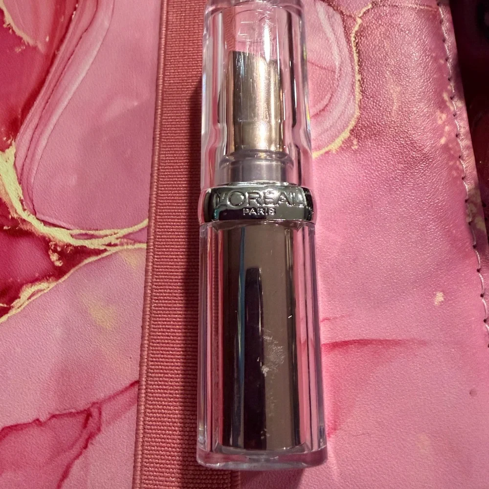 L'Oréal Paris (160 Cherry Wonderland) - Glow Paradise Hydrating Balm-in-Lipstick